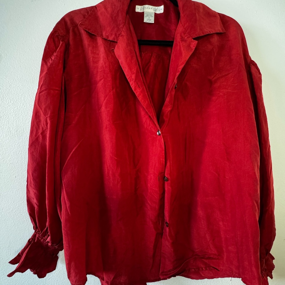 Chic & Feminine Silk Express red  Blouse – Size  S (vintage early 2000's)